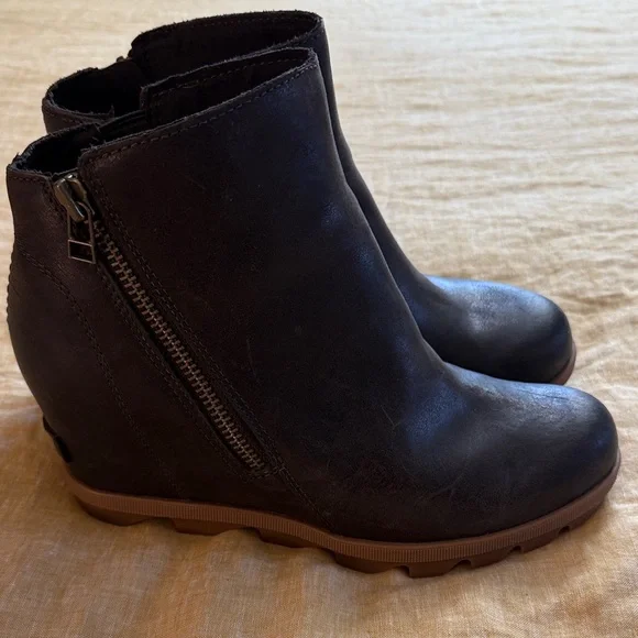 Joan of Arctic Wedge II zip up boots - Picture 3 of 17
